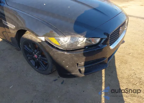 2018 Jaguar Xe 25T Premium из США, поврежденный, VIN SAJAJ4FX2JCP24092